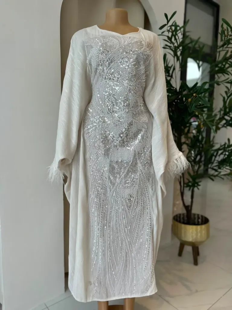 KS1142WSXXL WHITE WITH FEATHERS FREE SIZE WITH WHITE AND SILVER BEADS                         -SIZE XXL