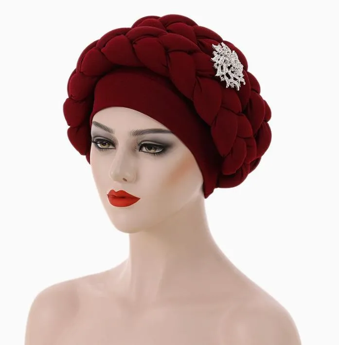 TU11M MAROON WITH SILVER BROOCH