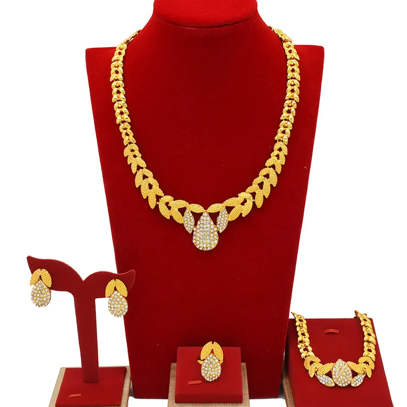 NK51GO GOLD WITH SILVER STONES PETAL-LIKE  DESIGN NECKLACE SET