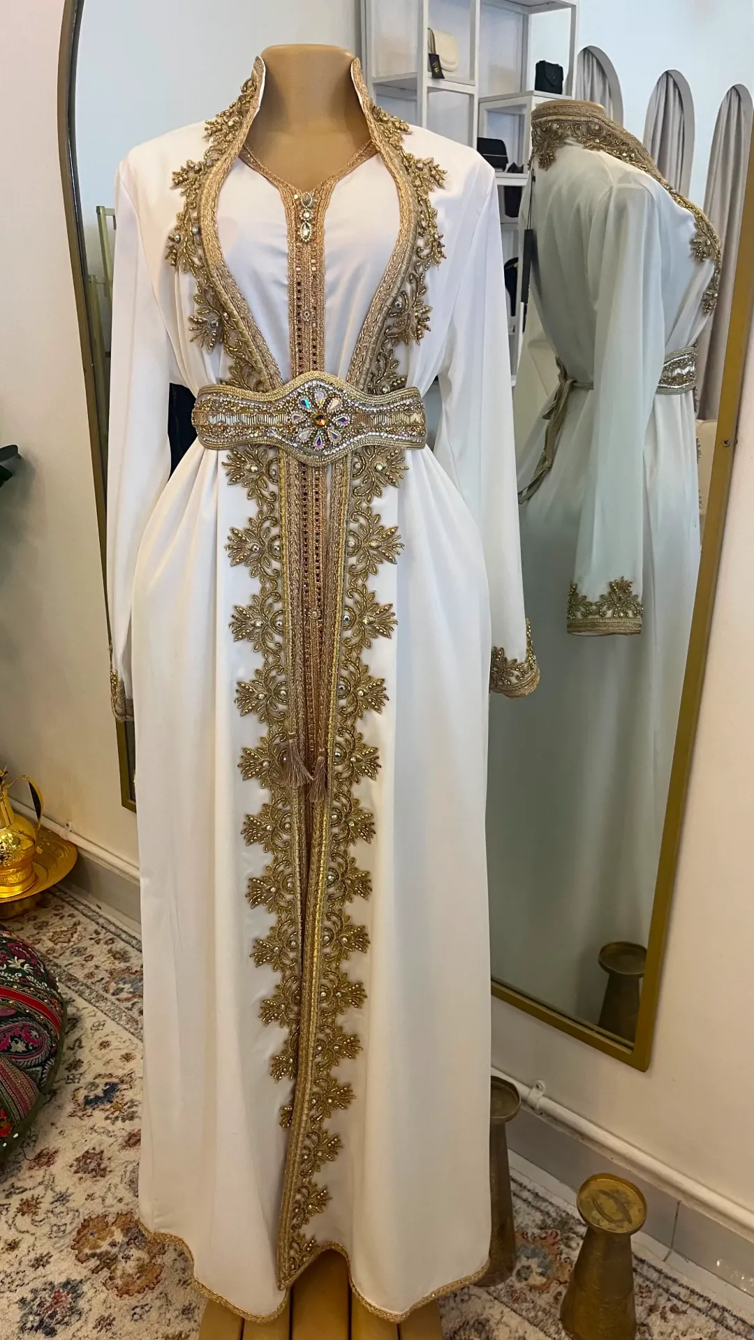 KS1302WS2XL WHITE WITH GOLD TWO PIECE HIGH COLLAR DESIGN KAFTAN                       -SIZE 2XL